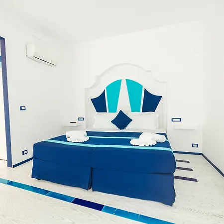 Boutique In Piazzetta Капри